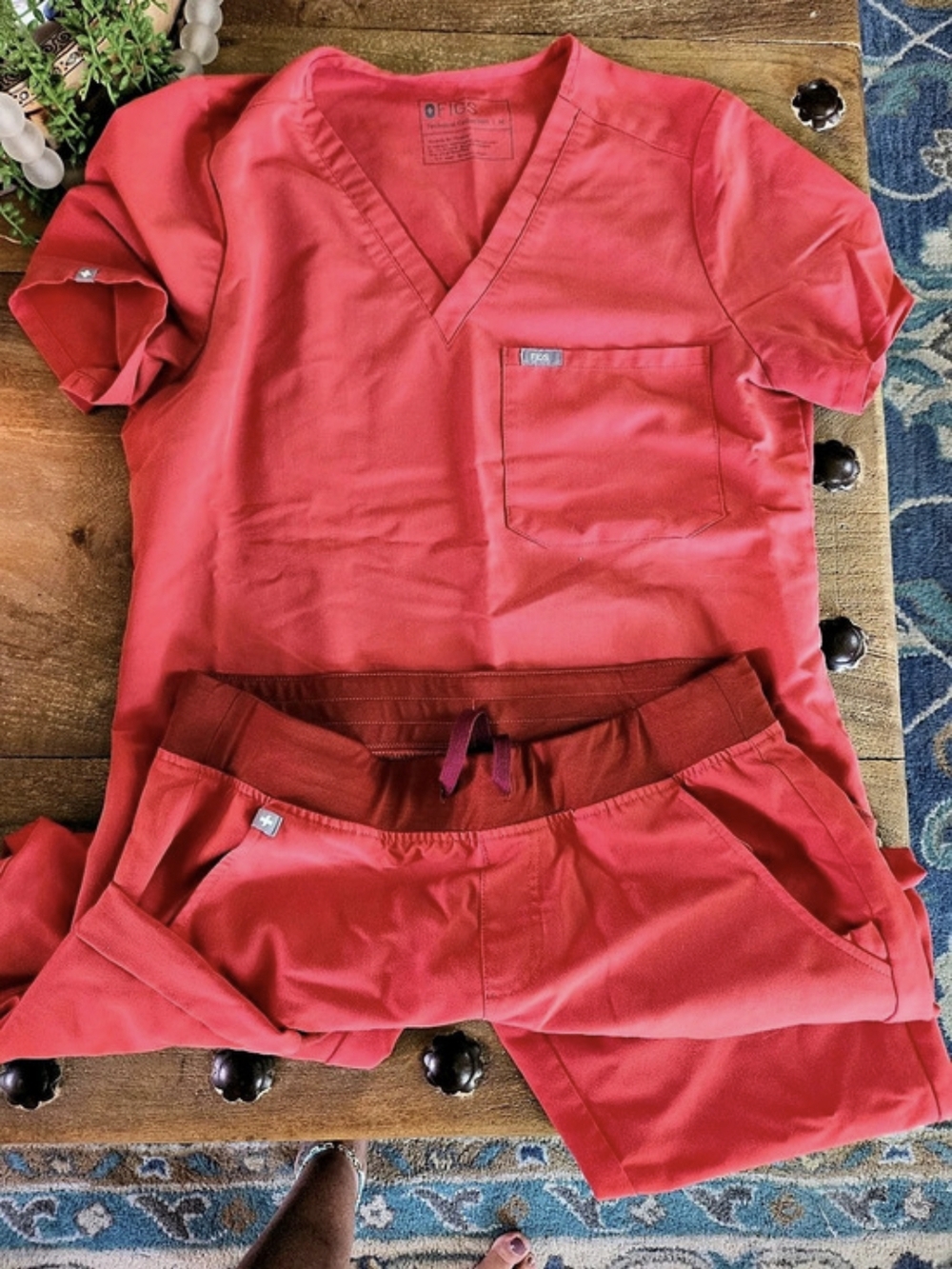 FIGS Clay Short Sleeve Scrub Set Like New
